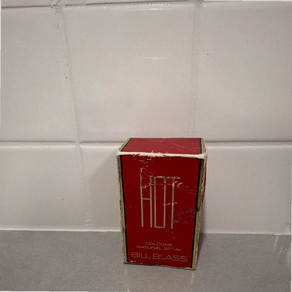 Bill Blass Hot Cologne Natural Spray 1.7 fl oz Spray New with Box Fragrance